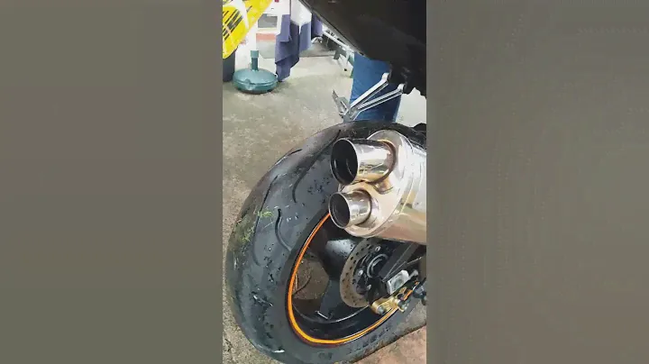 Suzuki gsxr 750 with evo flame exhaust